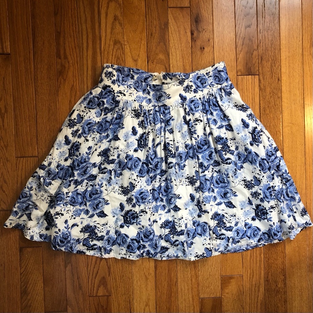 H&M Divided White Blue Floral Porcelain Skirt